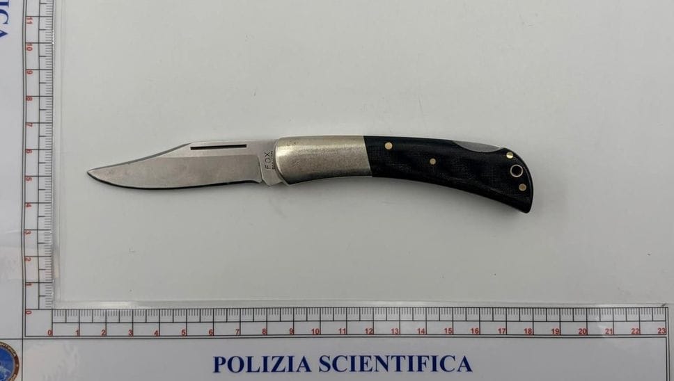 Atalanta-Genoa, sequestrato un coltello: era  nascosto in una scarpa. Scatta il Daspo