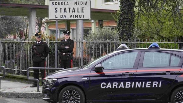 12enne trapanese tenta di accoltellare un’insegnante: indagini sui legami con il caso di Trescore
