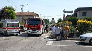 Scontro tra auto a Grumello, tre feriti: una donna resta incastrata nell’abitacolo