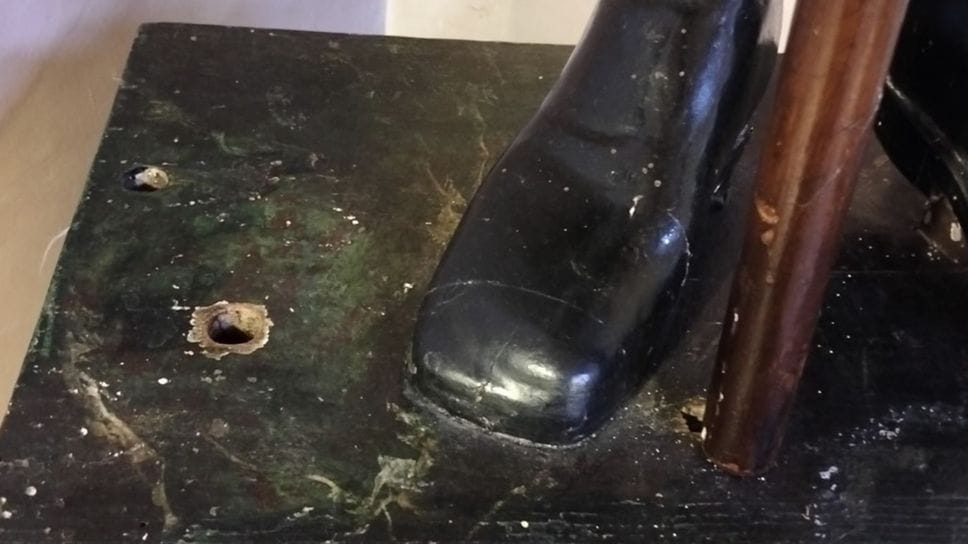 Trescore, rubato il cane in legno dalla statua di San Rocco