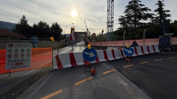 https://storage.ecodibergamo.it/media/photologue/2026/5/4/photos/cache/cisano-primo-giorno-senza-il-ponte-di-brivio-code-e-disagi-gia-allalba_7653b46e-4783-11f1-81eb-0b0129f3ab79_1920_1080_v3_large_16_9.jpeg