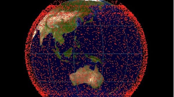 Dai satelliti Starlink un esperimento incontrollato nell'atmosfera