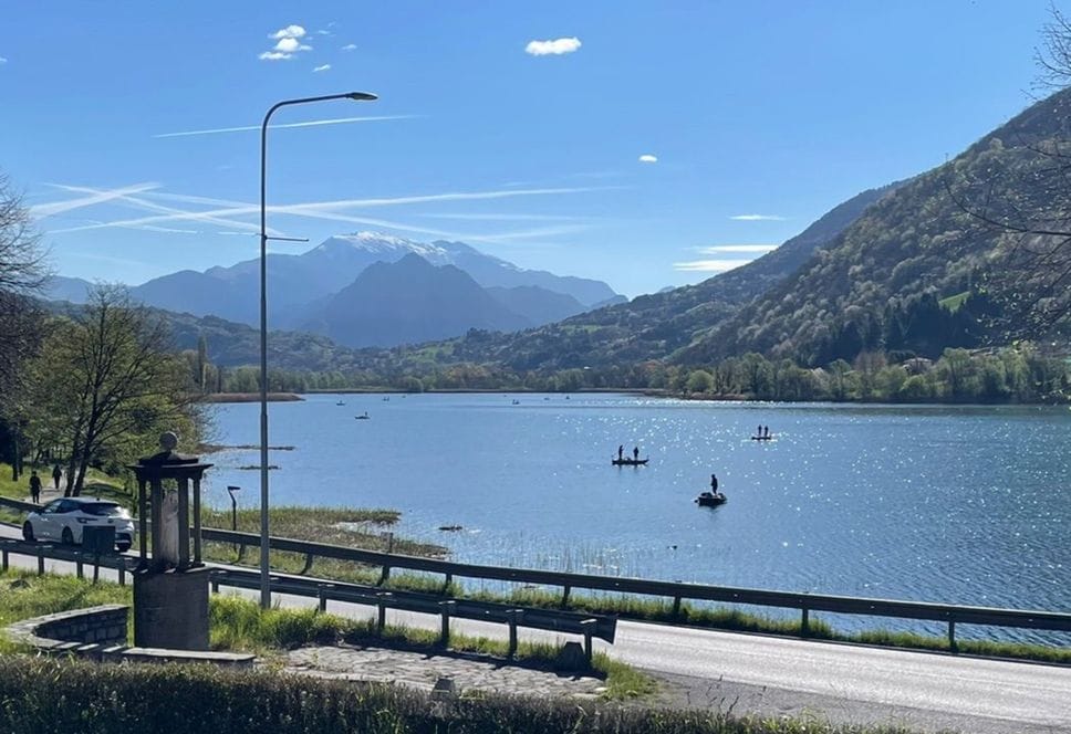 Non solo carpe, sul lago d’Endine impazza il luccio
