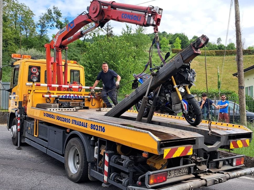 Sarnico, moto contro camioncino: 54enne in gravi condizioni