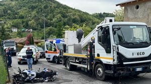 Sarnico, moto contro camioncino: 54enne in gravi condizioni