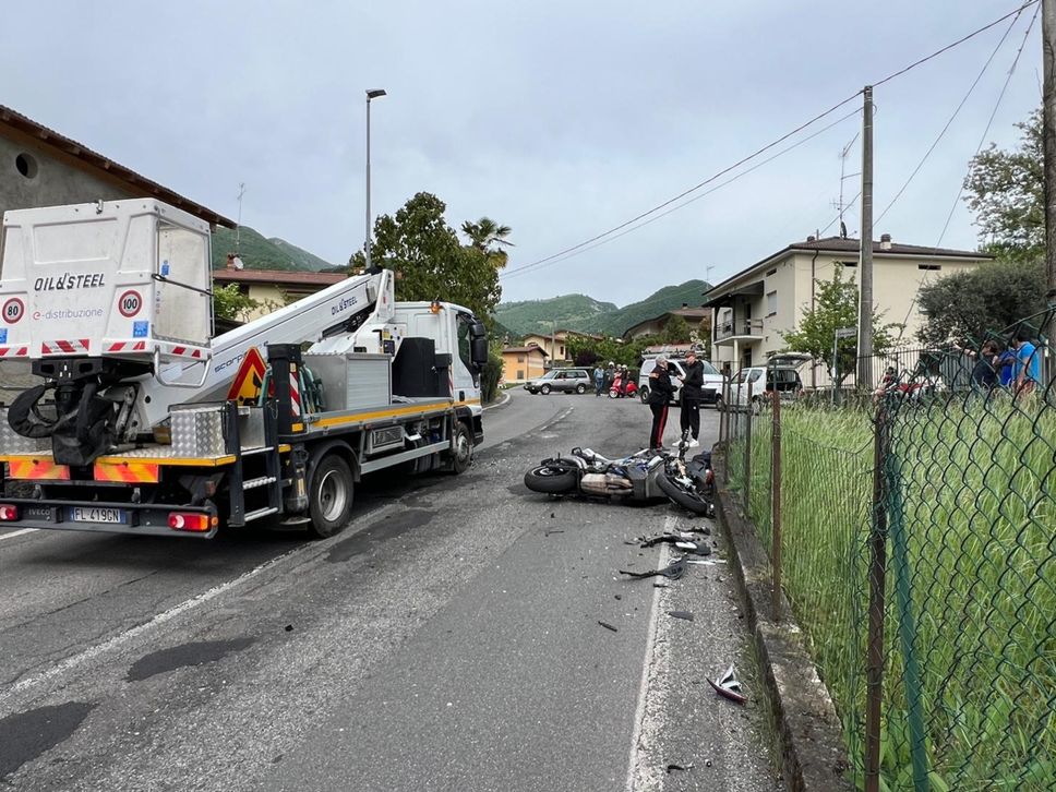 Sarnico, moto contro camioncino: 54enne in gravi condizioni