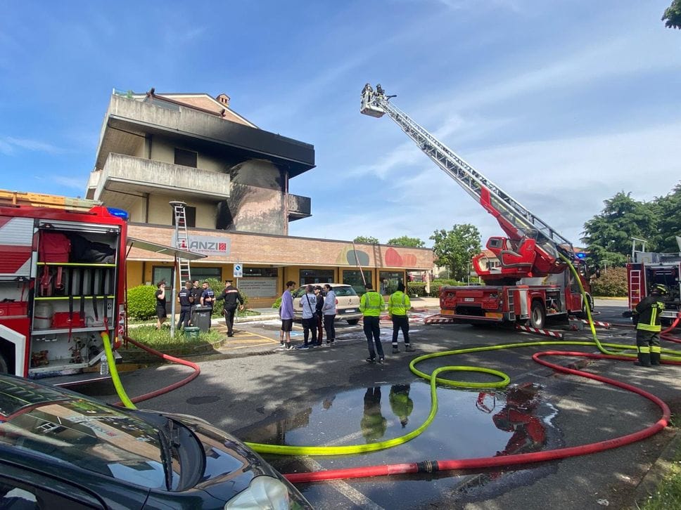 Palazzina bruciata a Dalmine, nuovo sopralluogo: lavori per settimane