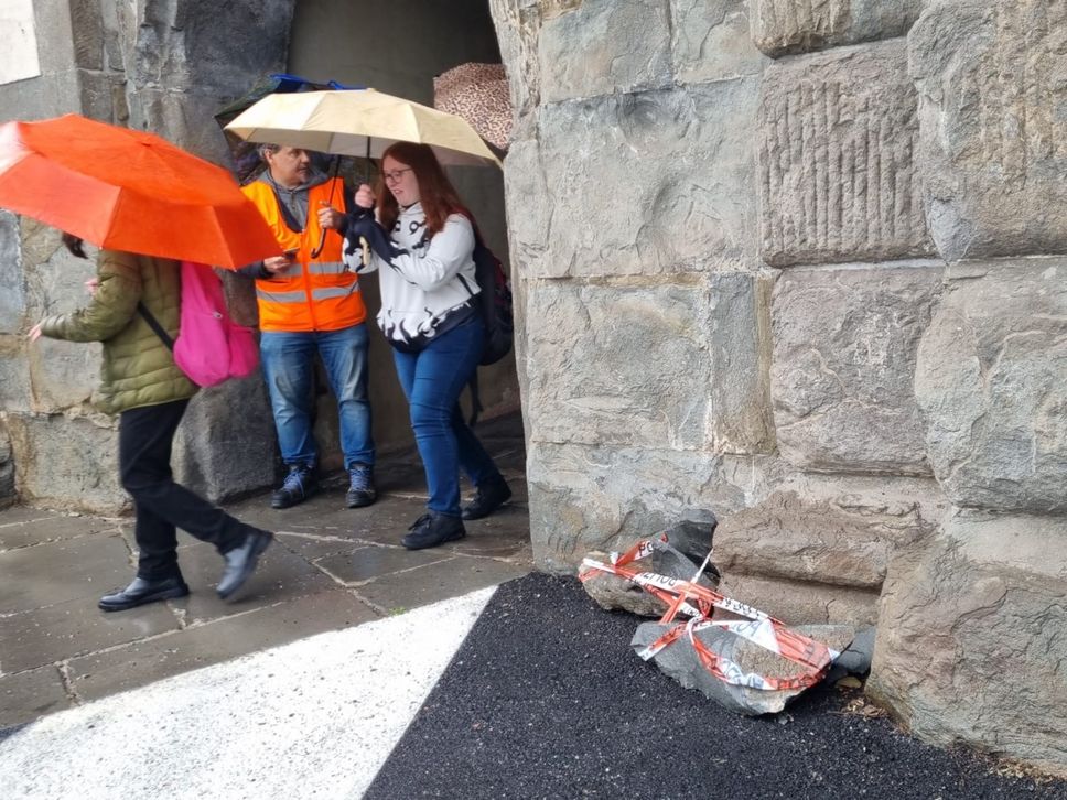Porta Sant’Agostino urtata da un mezzo di Aprica, riaperta dopo 7 ore - Foto