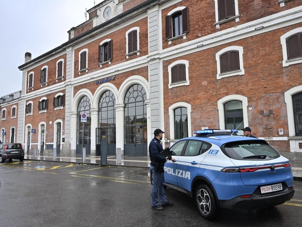 Violenza su una ragazza minorenne in stazione a Treviglio: arrestato un 22enne