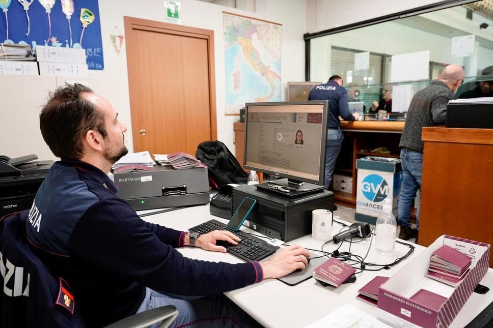 Bergamo, crescono i passaporti stampati: +17%. Boom di richieste in Posta
