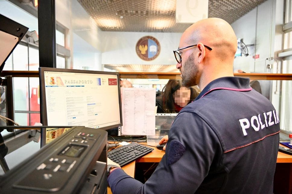 Bergamo, crescono i passaporti stampati: +17%. Boom di richieste in Posta