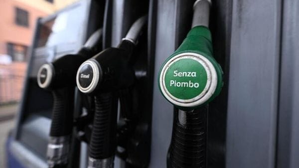 Mimit, benzina self a 1,934 euro sulle strade ordinarie