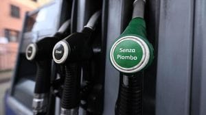 Mimit, benzina self a 1,934 euro sulle strade ordinarie
