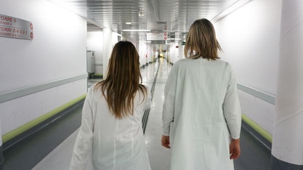 Personale sanitario, contro la carenza  si guarda all’estero