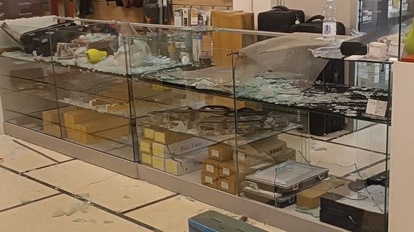 Bergamo, da «Daminelli» raid di soli 2 minuti: razzia da 75mila euro - Il video della spaccata