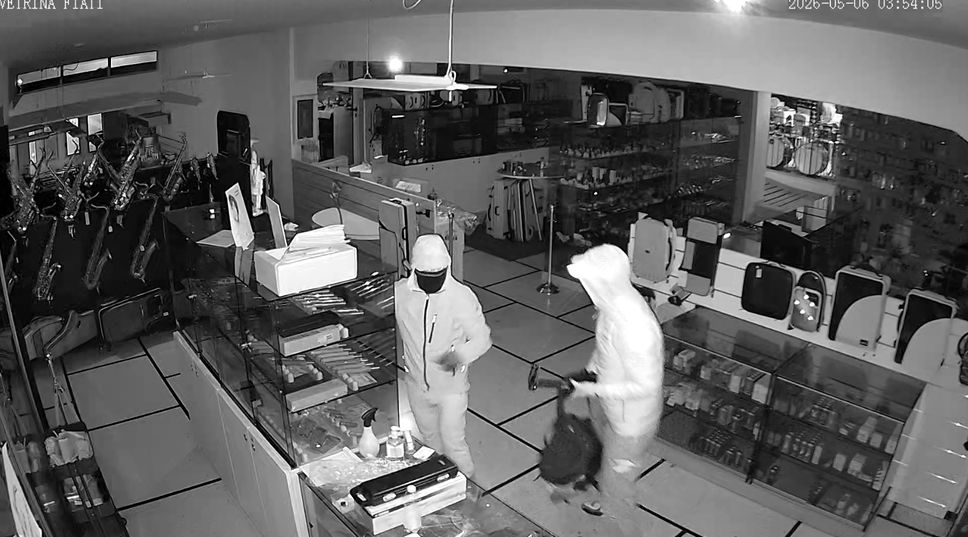 Bergamo, da «Daminelli» raid di soli 2 minuti: razzia da 75mila euro - Il video della spaccata