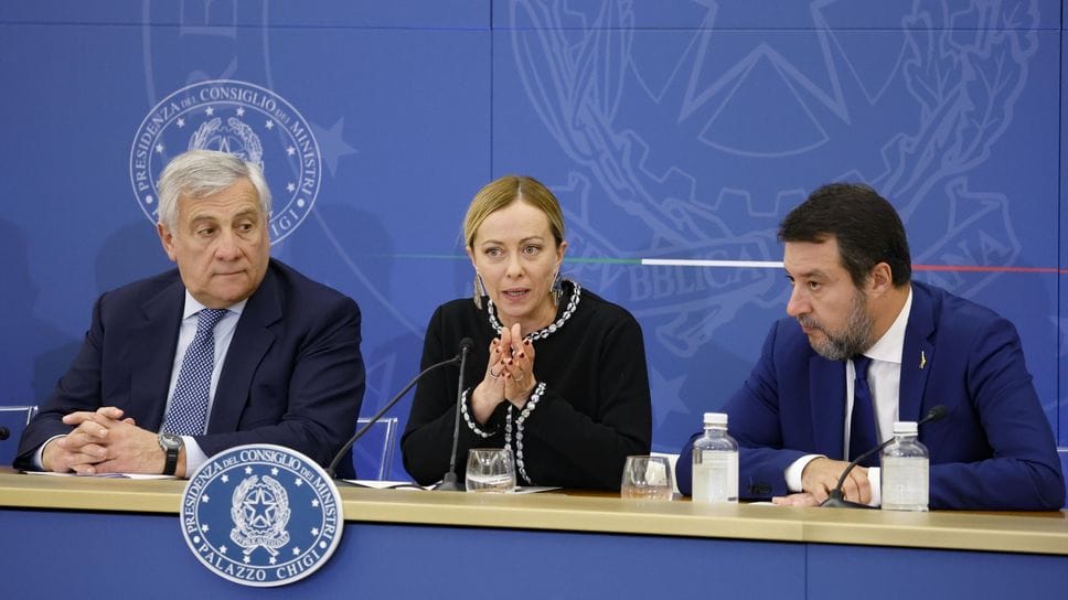 La Premier serra le fila, ma le grane restano