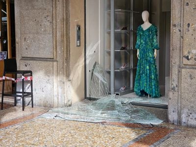 https://storage.ecodibergamo.it/media/photologue/2026/5/7/photos/cache/spaccata-allalba-nel-negozio-di-tiziana-fausti-in-pieno-centro-a-bergamo_80dc0de2-49e9-11f1-8122-ea24bd475779_1920_1080_display.jpg