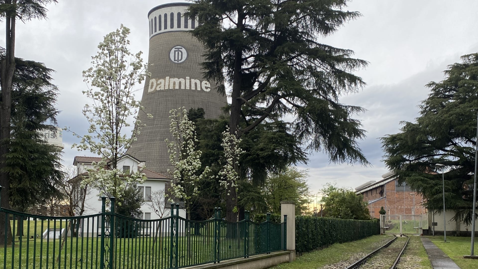https://storage.ecodibergamo.it/media/photologue/2026/5/7/photos/dalmine-la-company-town-dal-fascino-innegabile-e-inattes_eed51c50-495b-11f1-8ff3-b29b100ed173_1920_1080.JPG