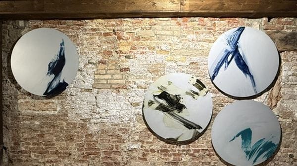 Bonfanti a Venezia accende l’arte con una «Verde miccia»