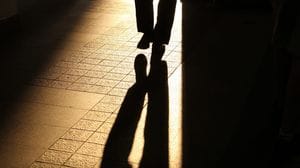 Chiusa in casa dal marito e segregata in una stanza: arrestato 57enne a Bergamo