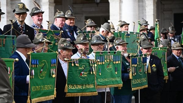 Alpini, a Genova sono 7mila i bergamaschi. Segui qui e su Bergamo Tv - Foto