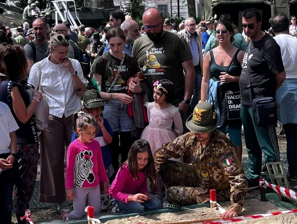 Alpini, a Genova sono 7mila i bergamaschi. Segui qui e su Bergamo Tv - Foto