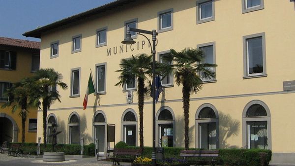 Comune, maxi avanzo di 1,6 milioni «Si usino per tasse, cimitero  e chiesetta»