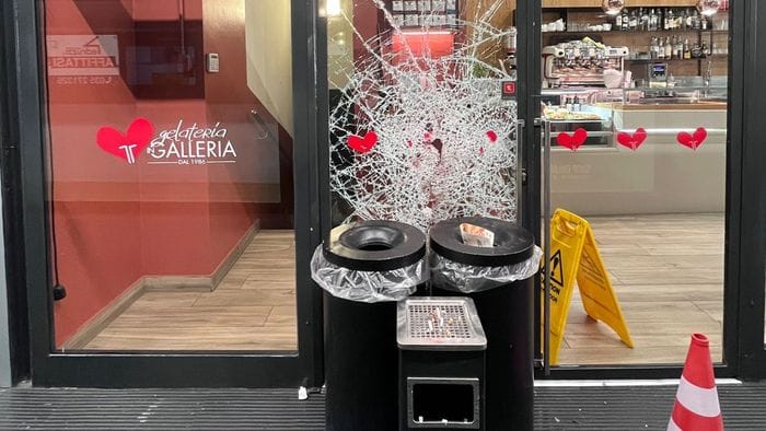 nuova spaccata in centro a bergamo colpita la gelateria in galleria video da Ecodibergamo.it nuova spaccata in centro a bergamo colpita la gelateria in galleria video