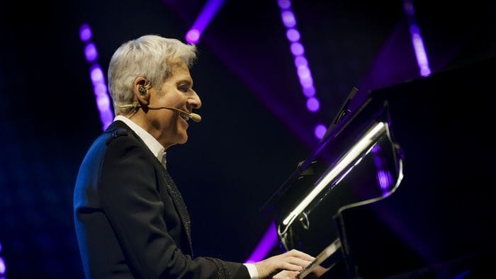 claudio baglioni con la polmonite concerto di bergamo rinviato