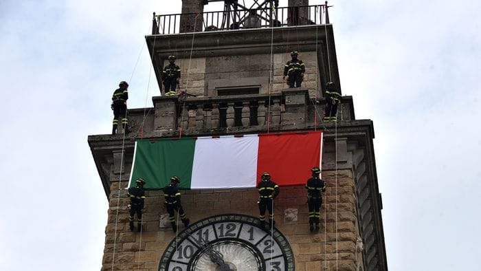 la festa per il 2 giugno marted236 a bergamo la consegna di 16 onorificenze