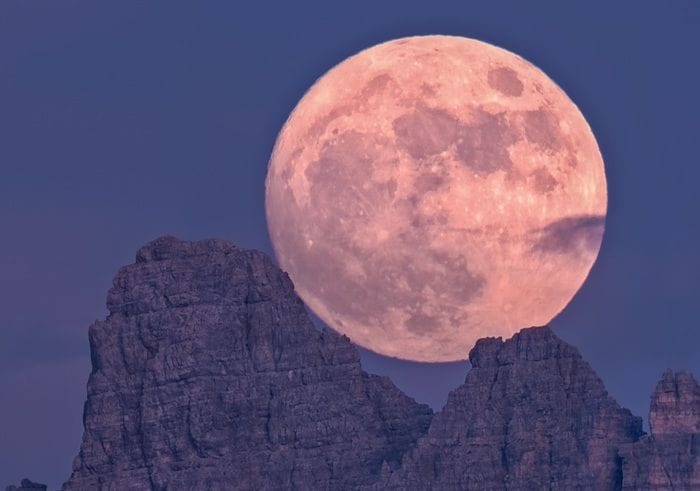 La mini Luna blu fotografata sulle Dolomiti 