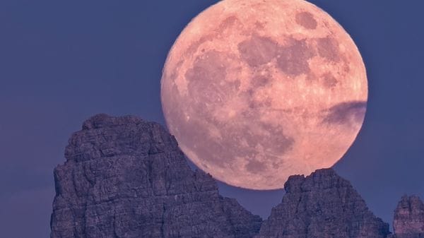 La mini Luna blu fotografata sulle Dolomiti 