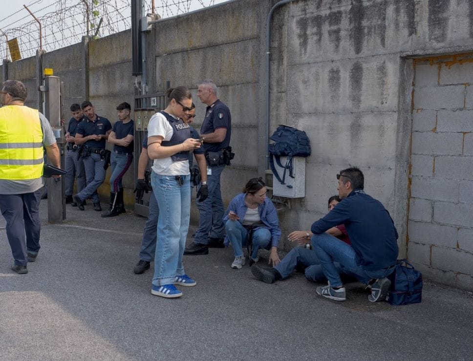Studente armato e ostaggi in classe: la maxi esercitazione della Polizia a Bergamo - Foto