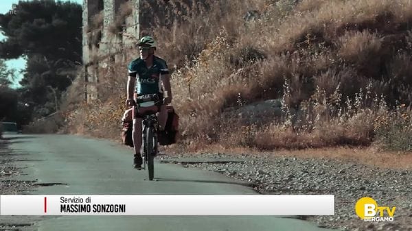 Ugo Ghilardi, tra le torri di avvistamento della Corsica, una nuova avventura in sella alla mountain bike