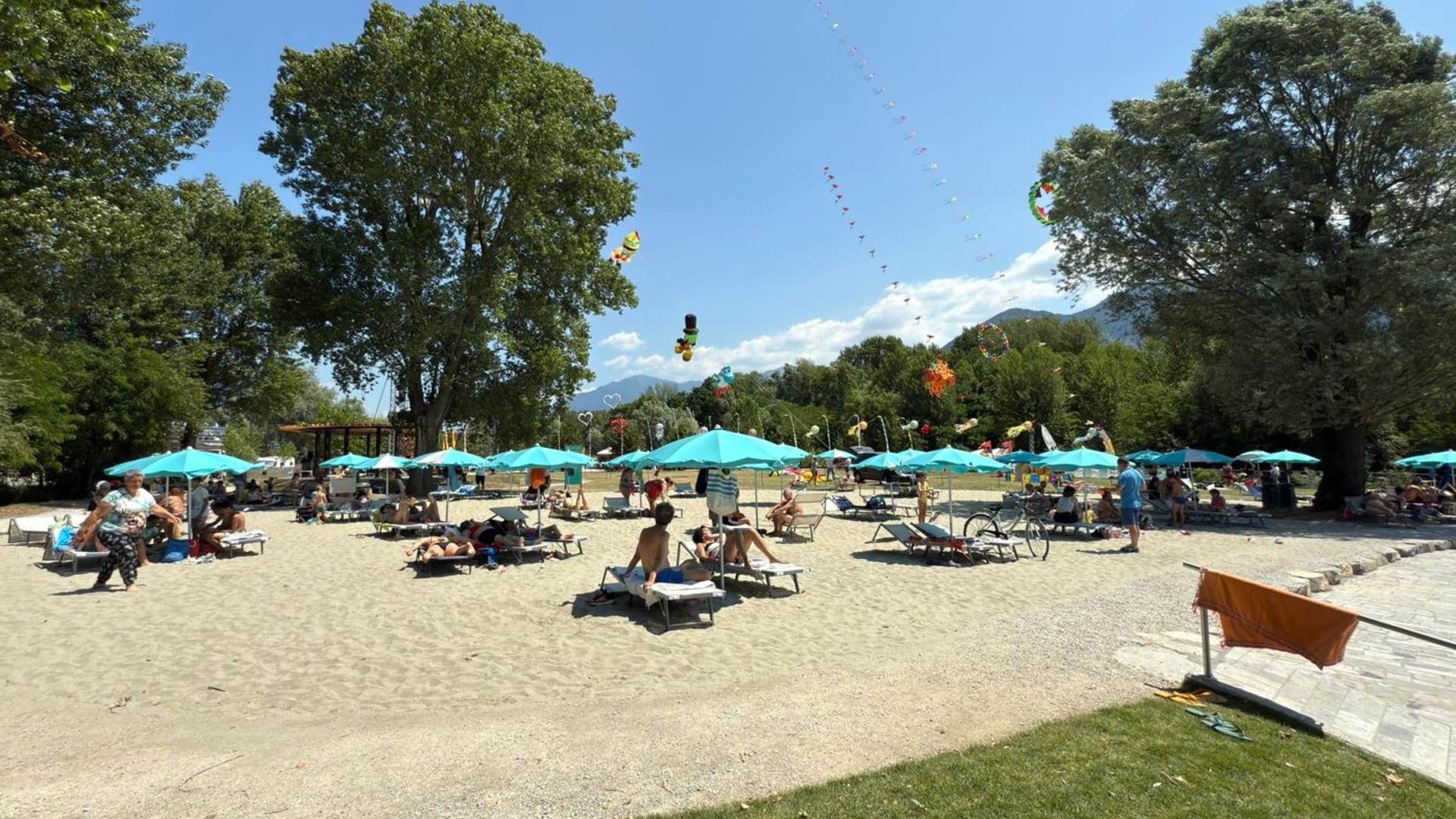 https://storage.ecodibergamo.it/media/photologue/2026/6/11/photos/baia-delle-rose-accende-lestate-a-costa-volpino_d369c578-631a-11f1-a11a-3ef0d82a78ec_1920_1080.jpg