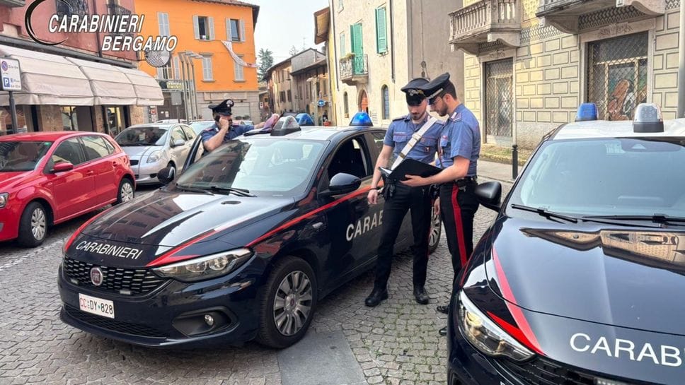 Rubano il telefono  a un coetaneo e poi lo malmenano: denunciati due minorenni