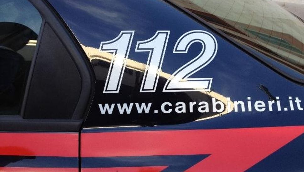 Sperona l’auto dell’ex e la minaccia di morte: arrestato