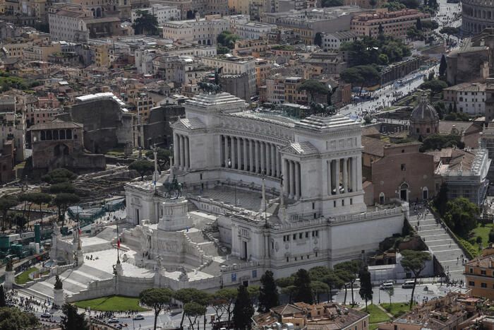 A Roma il Vittoriano sta cedendo, lo dicono i dati dei satelliti