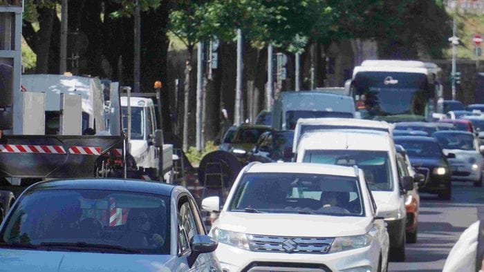 https://storage.ecodibergamo.it/media/photologue/2026/6/12/photos/cache/bergamo-proseguono-i-lavori-notturni-per-realizzare-la-segnaletica-delle-brt_b9745568-667e-11f1-a30f-50a7af844f92_1920_1080_v3_large_16_9.jpg