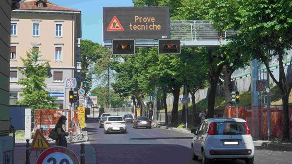 Nuovo pannello informativo in via Bonomelli a Bergamo: info e traffico in tempo reale