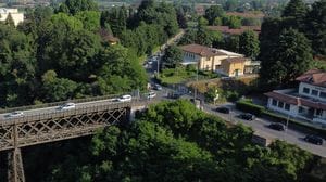 Ponte San Michele assediato dal traffico: «Intervenire sui treni»