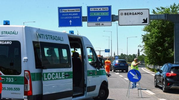 Bergamo, scontro tra un’auto e una moto sulla circonvallazione: grave 21enne