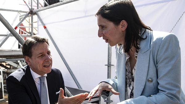 La recita progressista che insidia la sinistra
