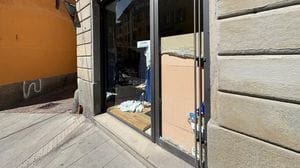 Ancora una spaccata in centro città: colpito negozio di abbigliamento