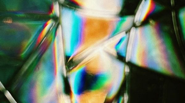 Da liquido a vetro, la danza delle molecole ricostruita ai raggi X