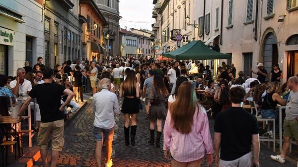 Dall’hip hop alla salsa, la «notte bianca» è a passo di danza in Borgo santa Caterina