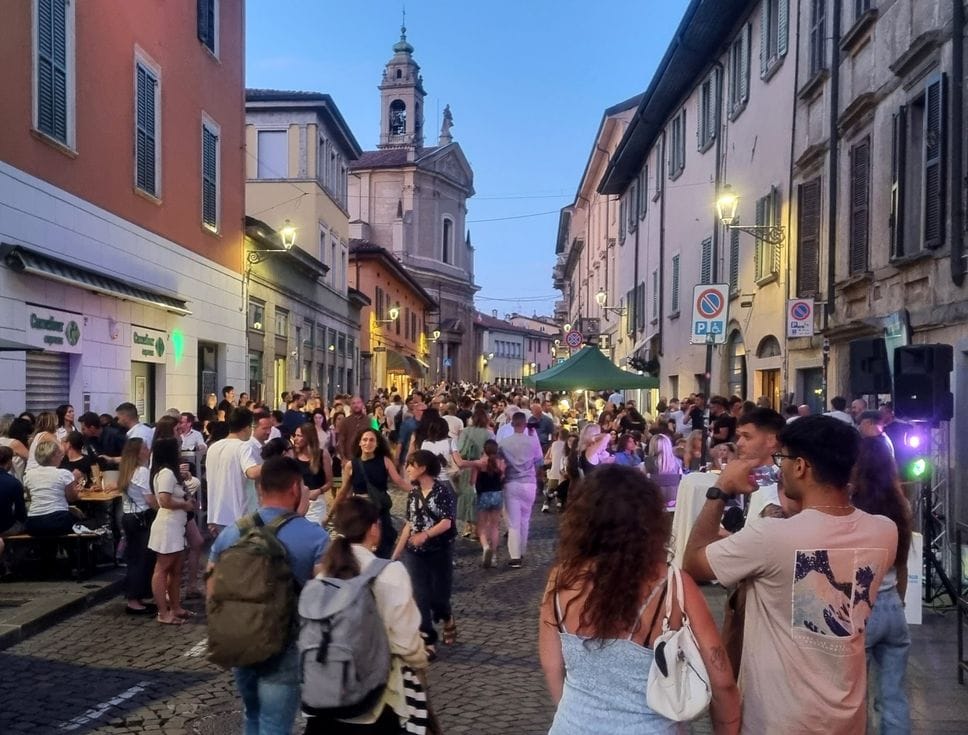 Dall’hip hop alla salsa, la «notte bianca» è a passo di danza in Borgo santa Caterina