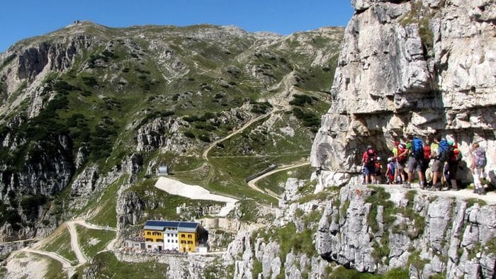 https://storage.ecodibergamo.it/media/photologue/2026/6/14/photos/cache/malore-in-montagna-donna-di-61-anni-salvata-da-due-medici-bergamaschi_9a187140-67c8-11f1-a30f-50a7af844f92_1920_1080_v3_large_16_9.jpg