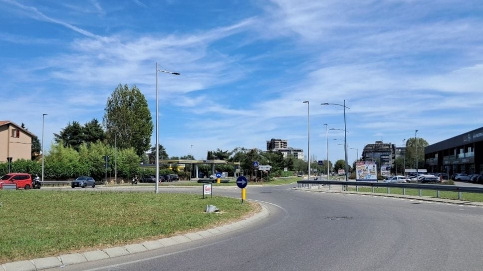 Cade in moto tornando a casa, muore Marco, barman della «Marianna» al «Papa Giovanni»